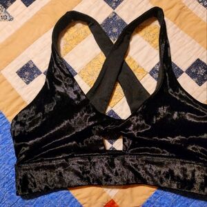 Fabletics med black Velour sports bra